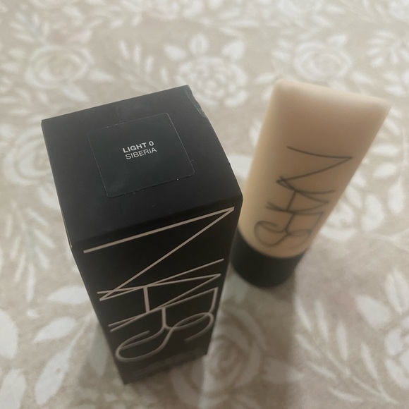 Siberia Light 0 NARS silver ft matte complete foundation - Picture 3 of 4